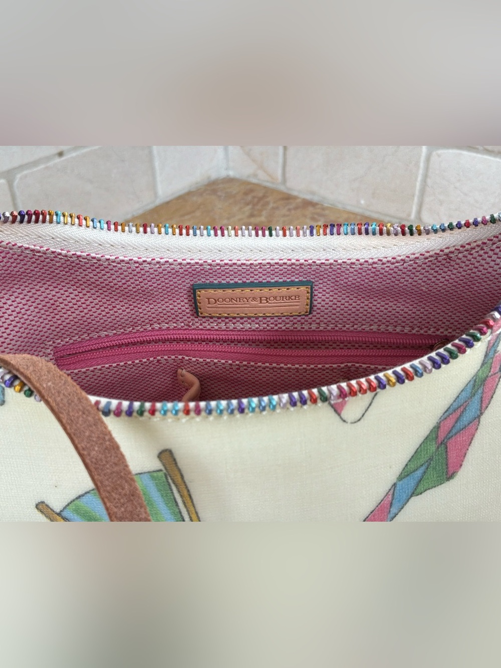 💐 Vintage Dooney & Bourke Miami Beach Print Mini Hobo Bag Rainbow Zip K7782623 - Picture 8 of 13